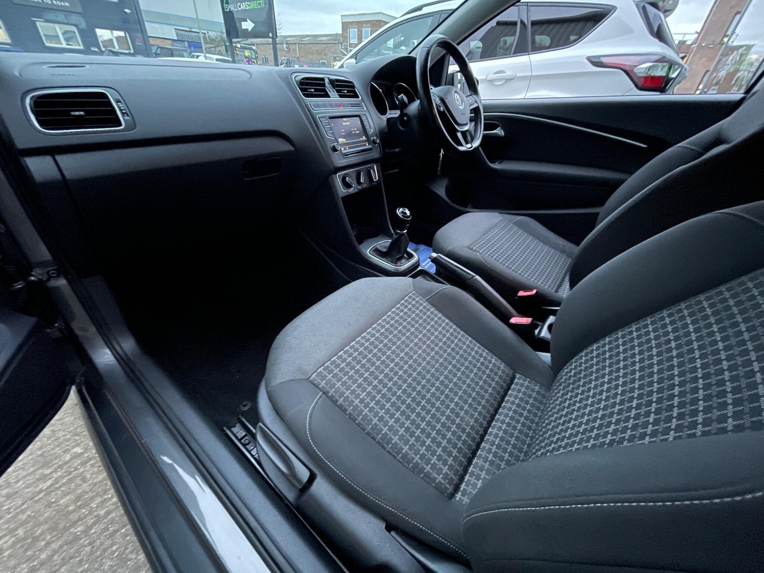 Used Volkswagen Polo 2015 for sale - 76658436: Photo 12