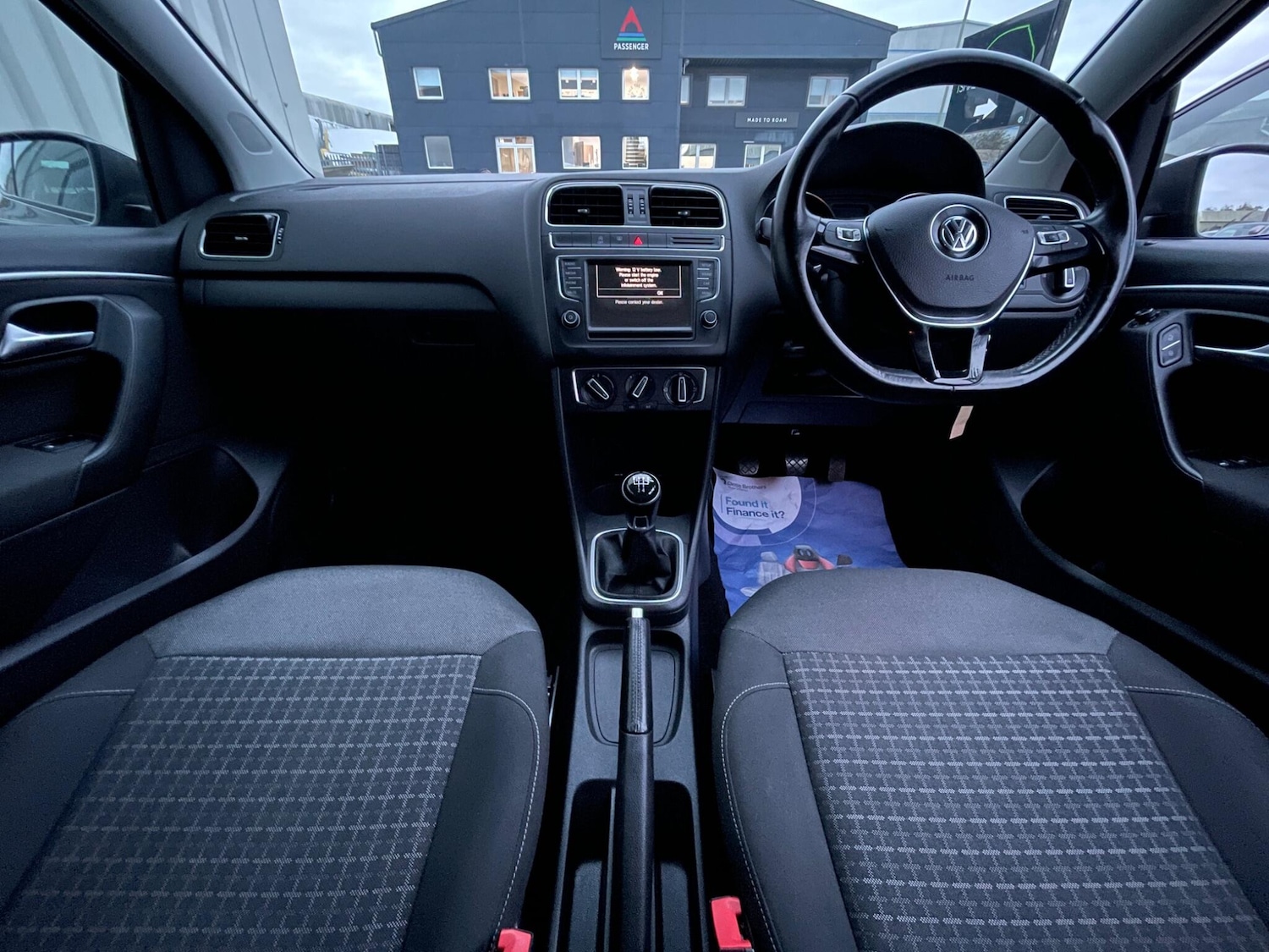 Used Volkswagen Polo 2015 for sale - 76658436: Photo 4