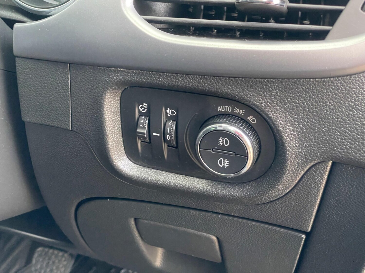 Used Vauxhall Astra 2018 for sale - 76658627: Photo 92