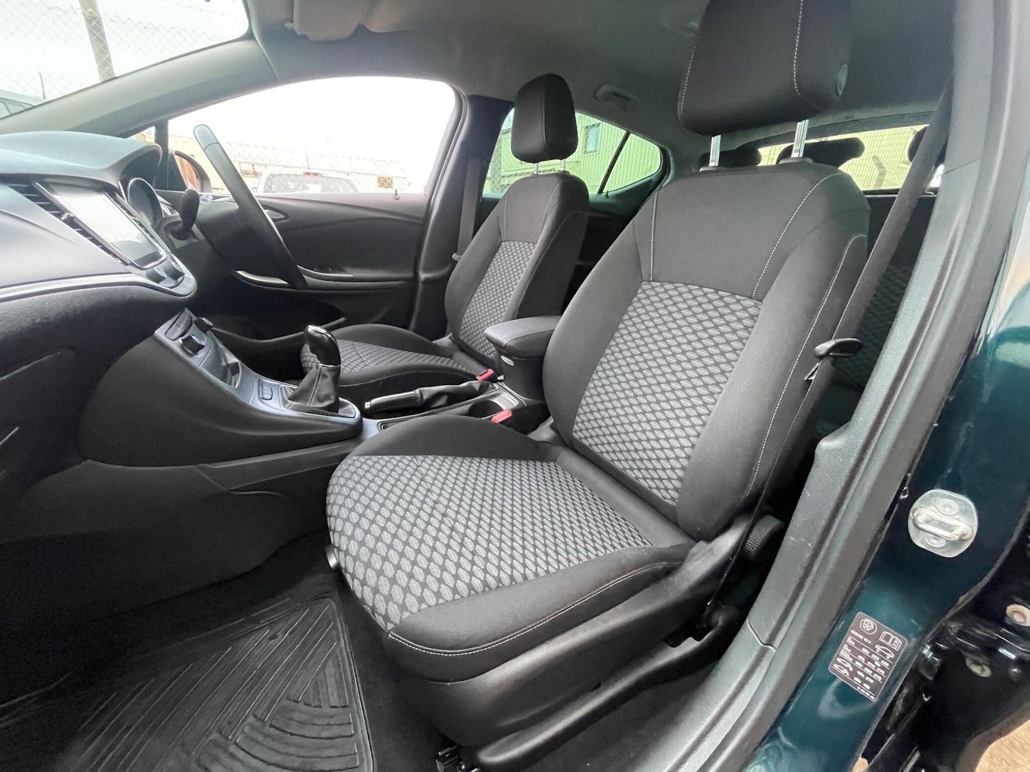 Used Vauxhall Astra 2018 for sale - 76658627: Photo 95