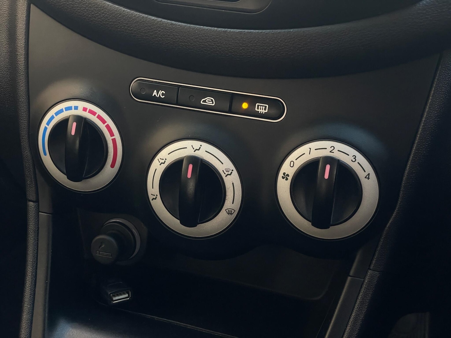 Used Hyundai i10 2010 for sale - 76645079: Photo 100