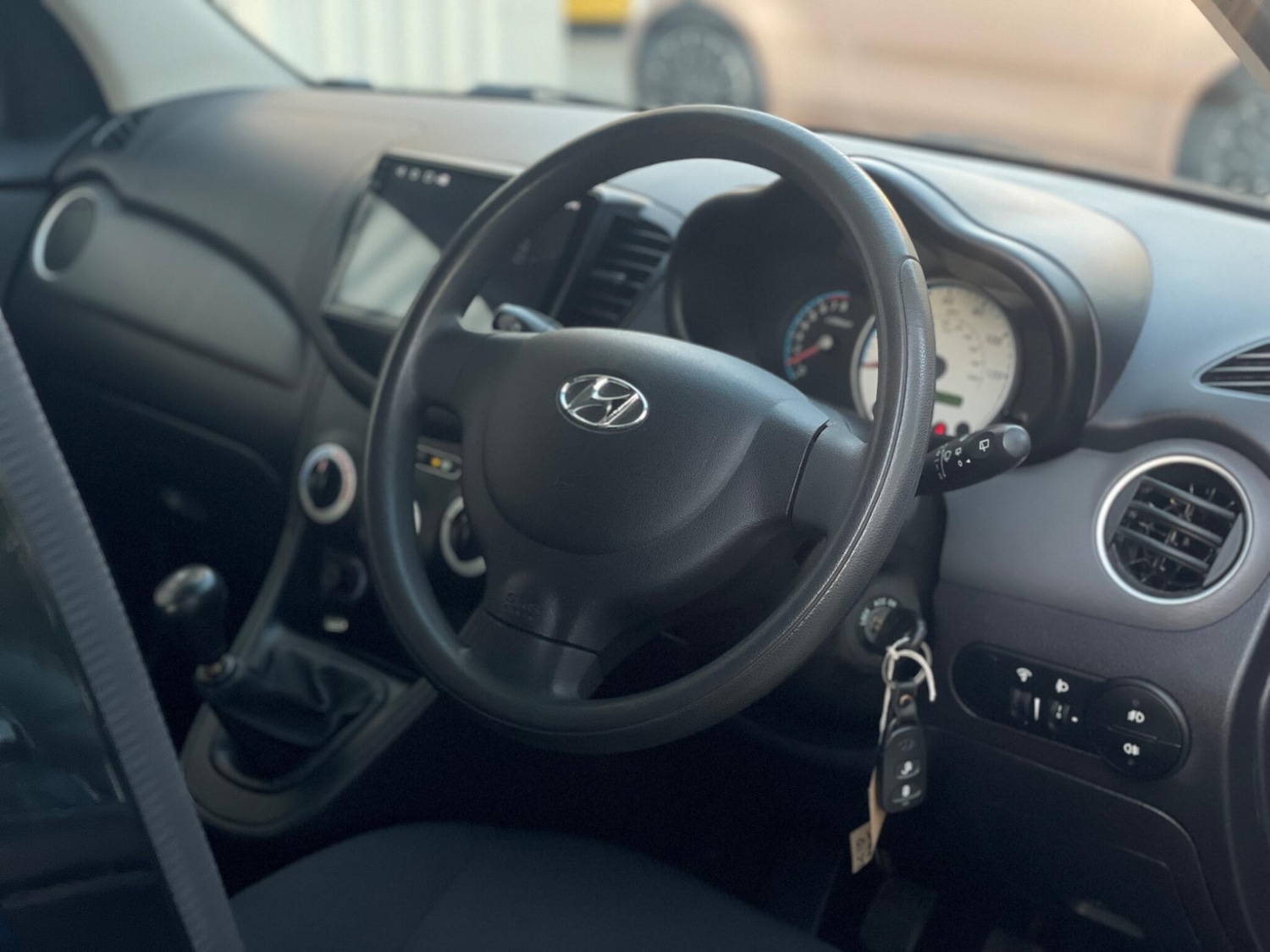 Used Hyundai i10 2010 for sale - 76645079: Photo 64