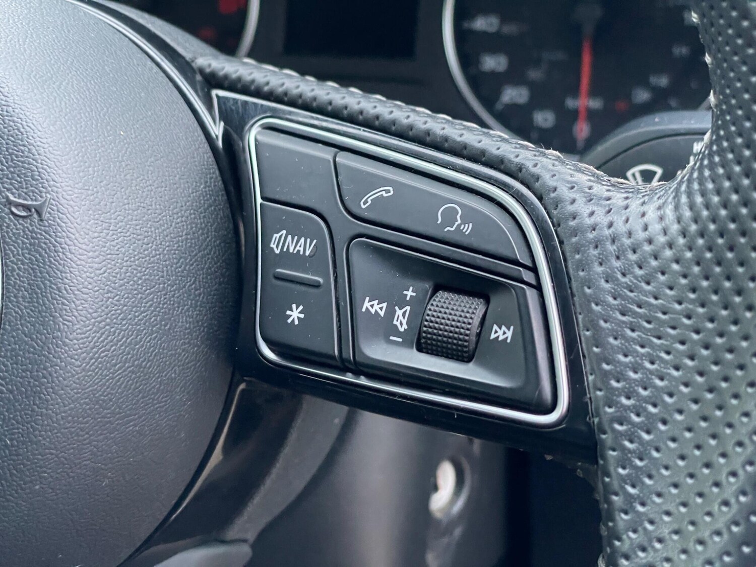 Used Audi Q2 2017 for sale - 76991042: Photo 40