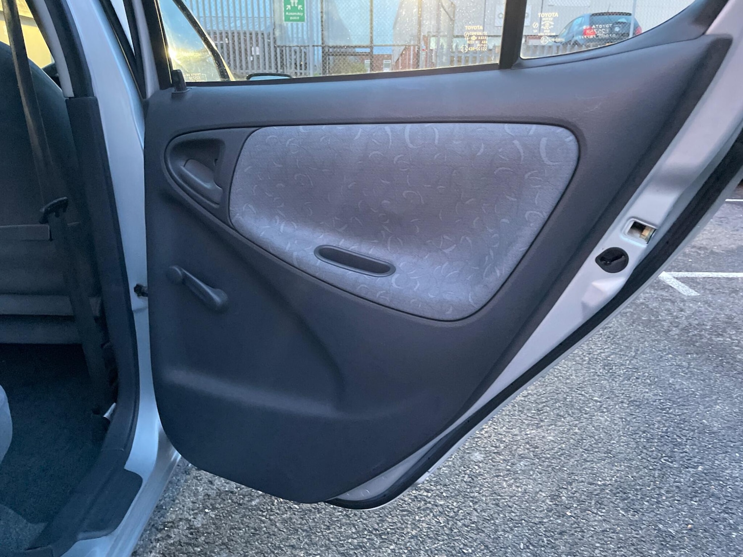 Used Toyota Yaris 1999 for sale - 77029924: Photo 38