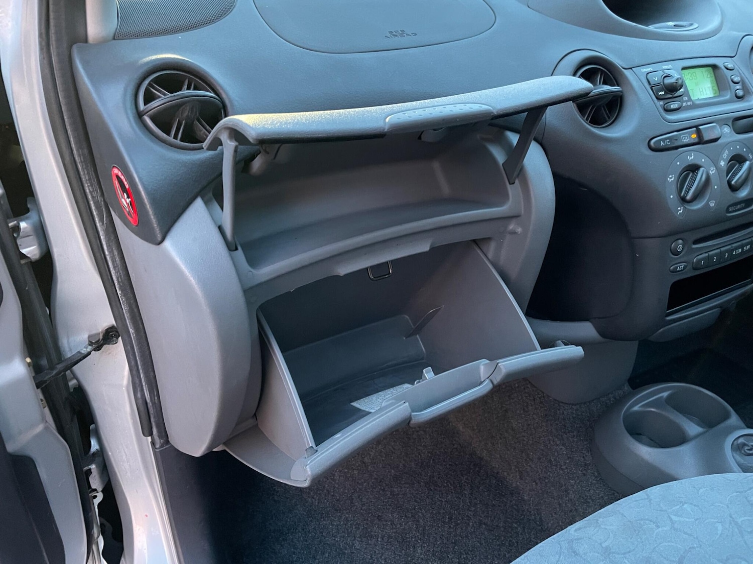 Used Toyota Yaris 1999 for sale - 77029924: Photo 49