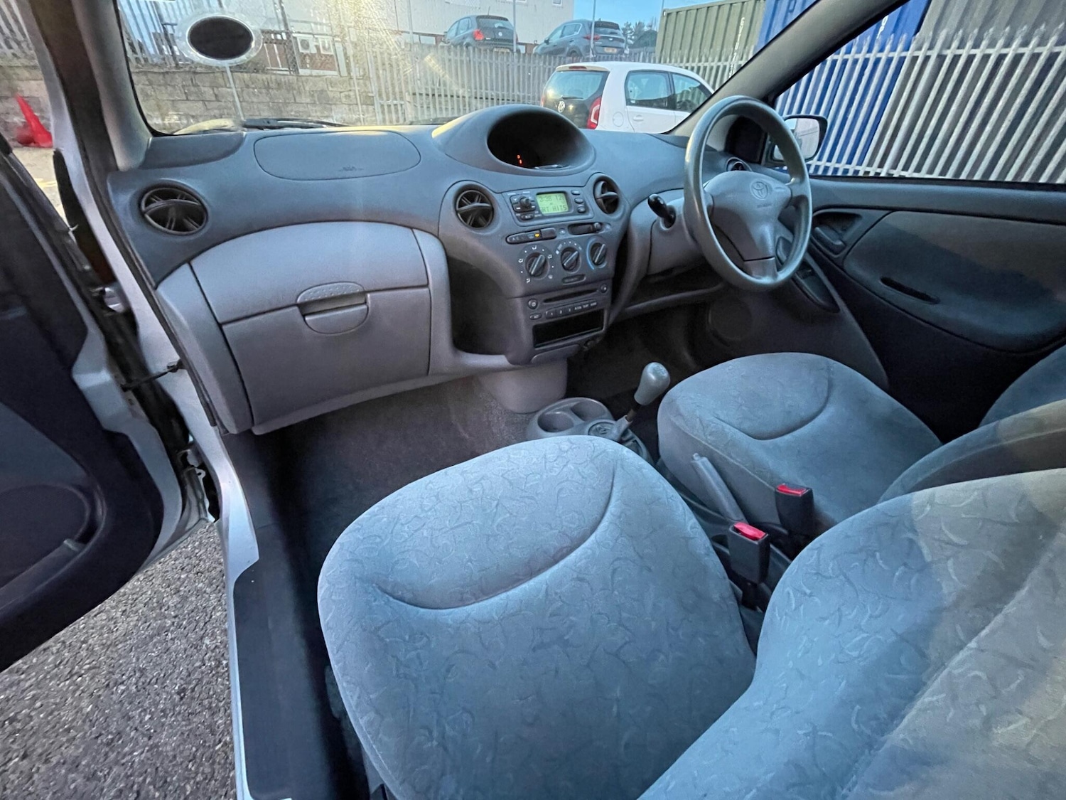 Used Toyota Yaris 1999 for sale - 77029924: Photo 5
