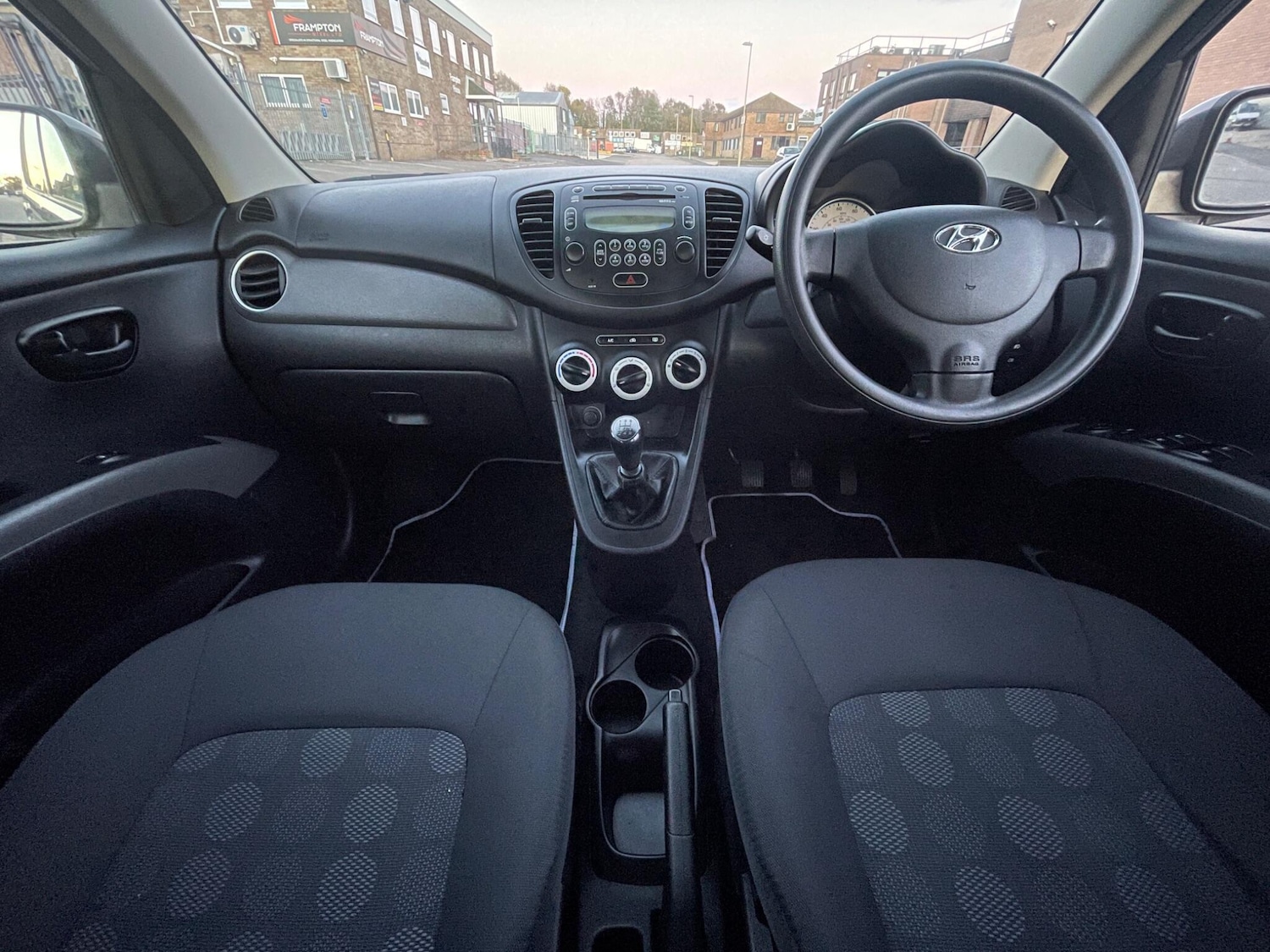 Used Hyundai i10 2010 for sale - 76644669: Photo 3