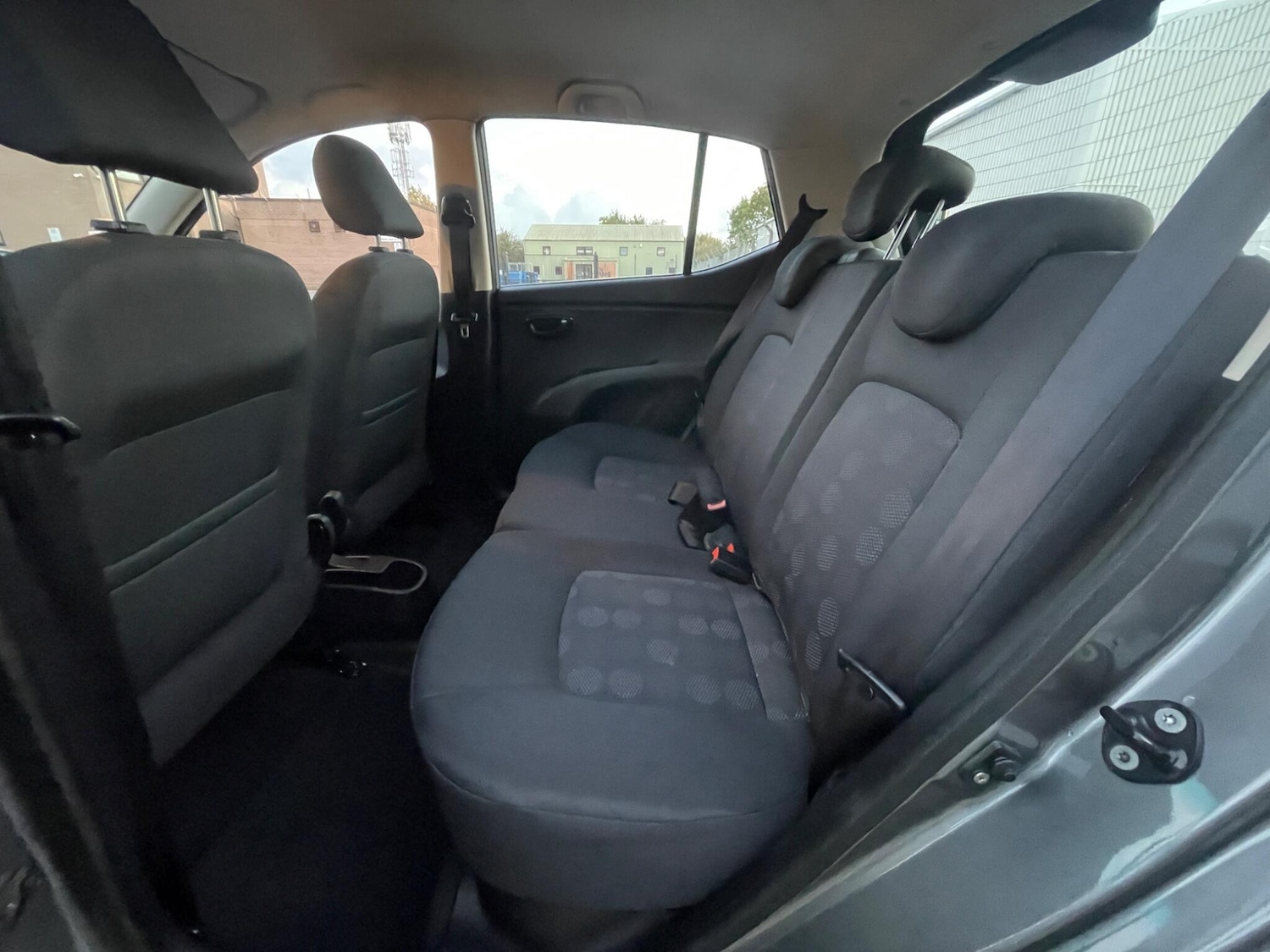 Used Hyundai i10 2010 for sale - 76644669: Photo 30