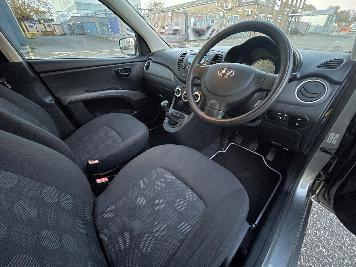 Used Hyundai i10 2010 for sale - 76644669: Photo 5