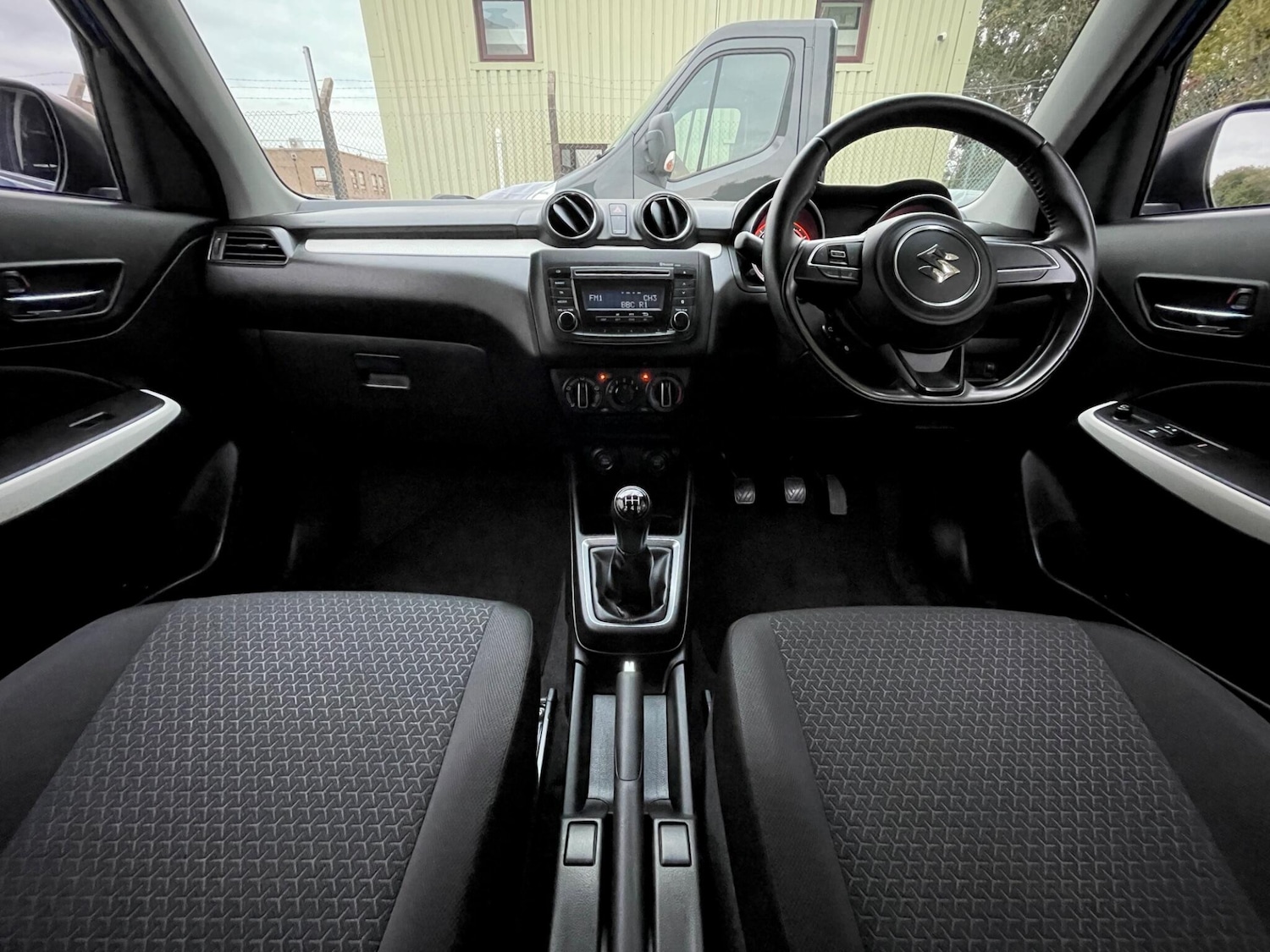 Used Suzuki Swift 2019 for sale - 76647646: Photo 4