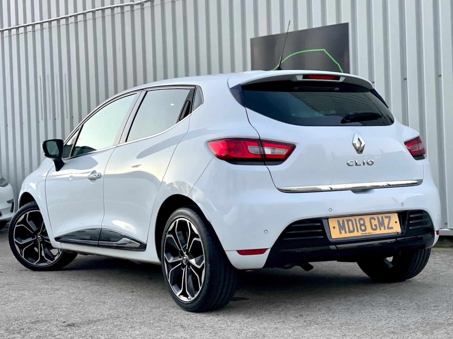 Used Renault Clio 2018 for sale - 77683696: Photo 3