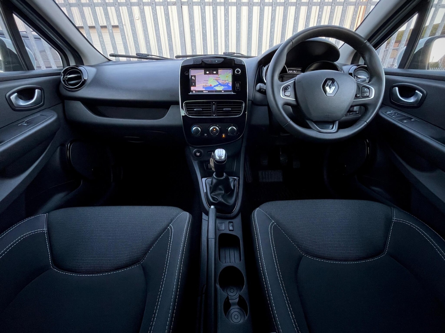 Used Renault Clio 2018 for sale - 77683696: Photo 4