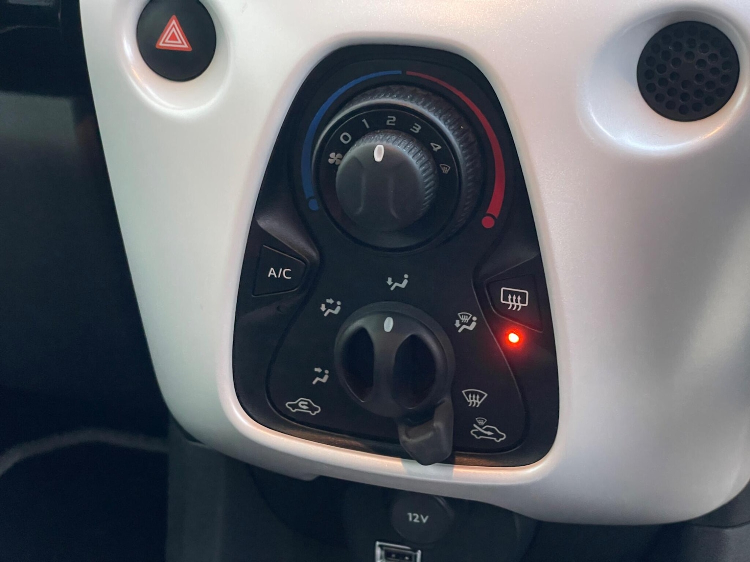 Used Toyota AYGO 2016 for sale - 76647645: Photo 24