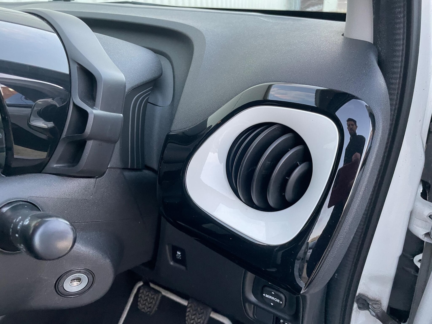 Used Toyota AYGO 2016 for sale - 76647645: Photo 28