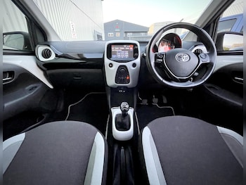 Used Toyota AYGO 2016 for sale - 76647645: Photo