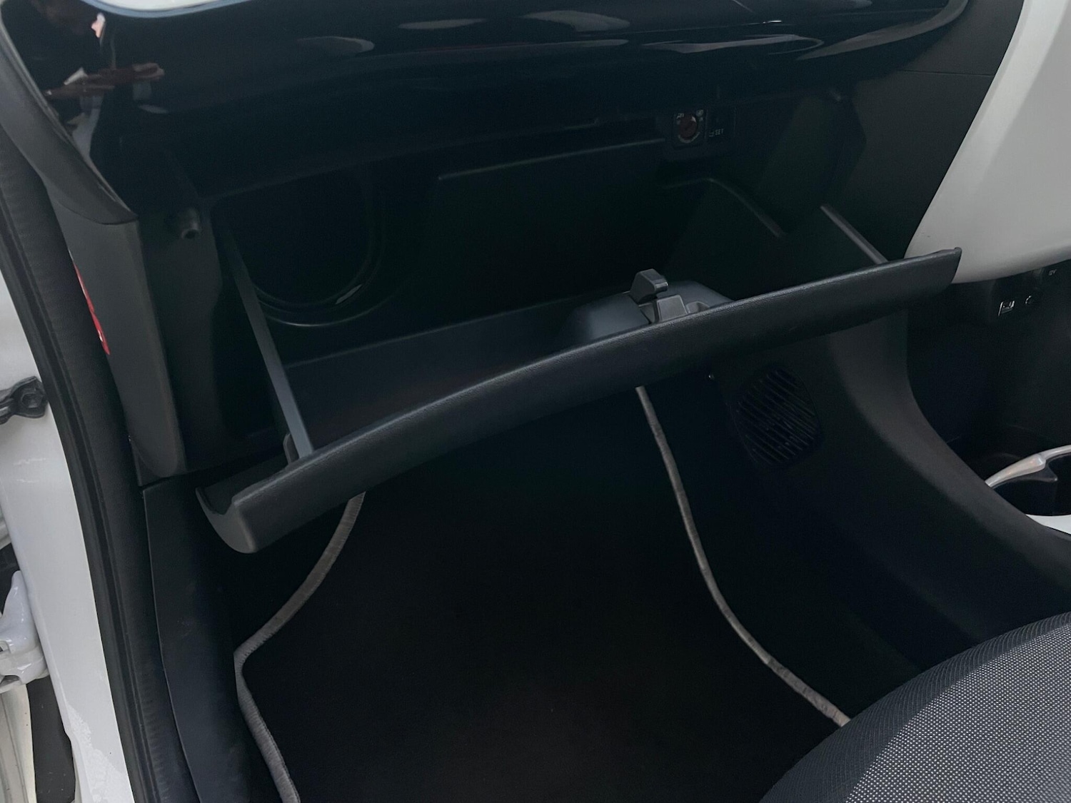 Used Toyota AYGO 2016 for sale - 76647645: Photo 81