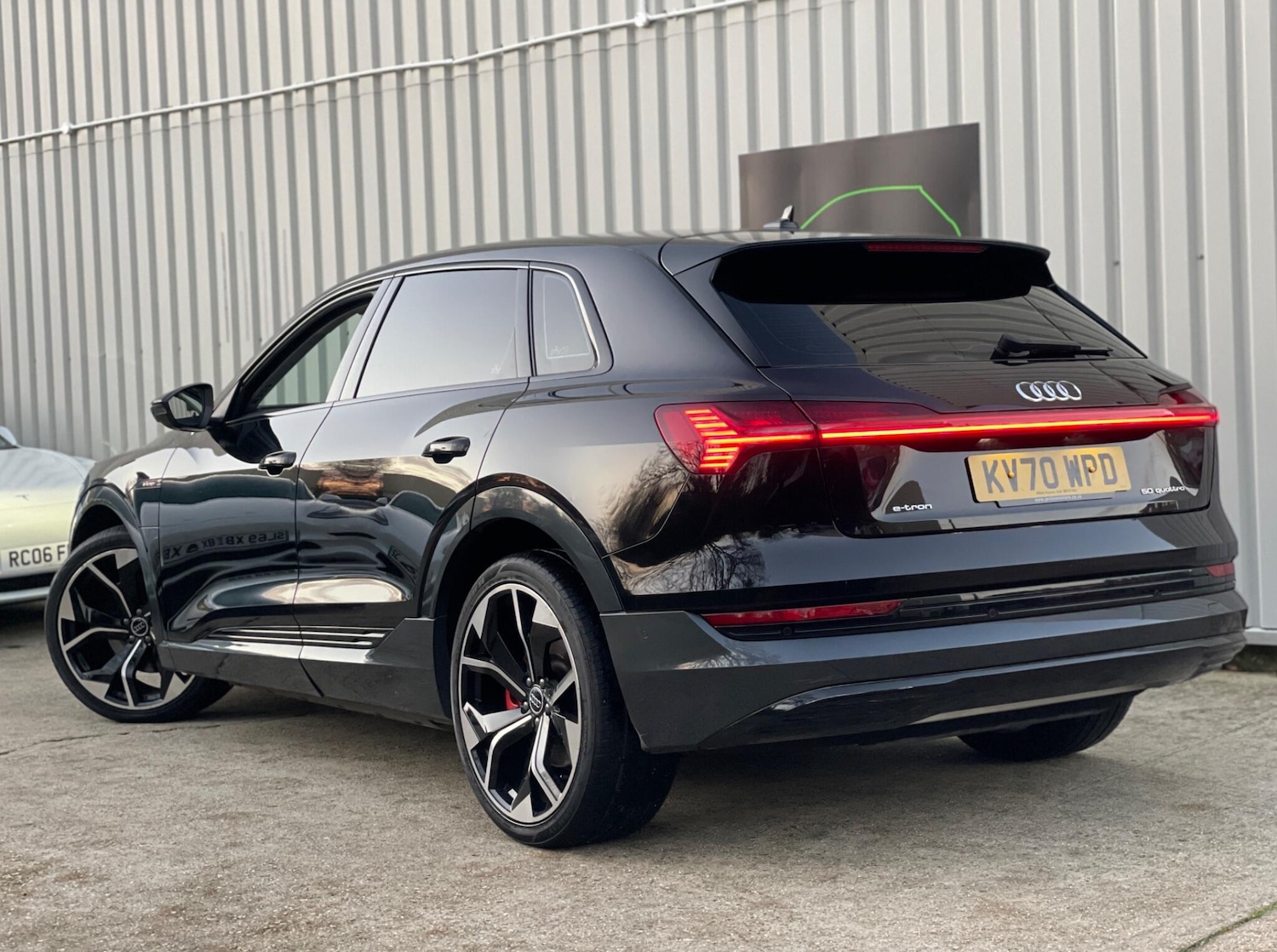 Used Audi e-tron 2020 for sale - 76786879: Photo 3