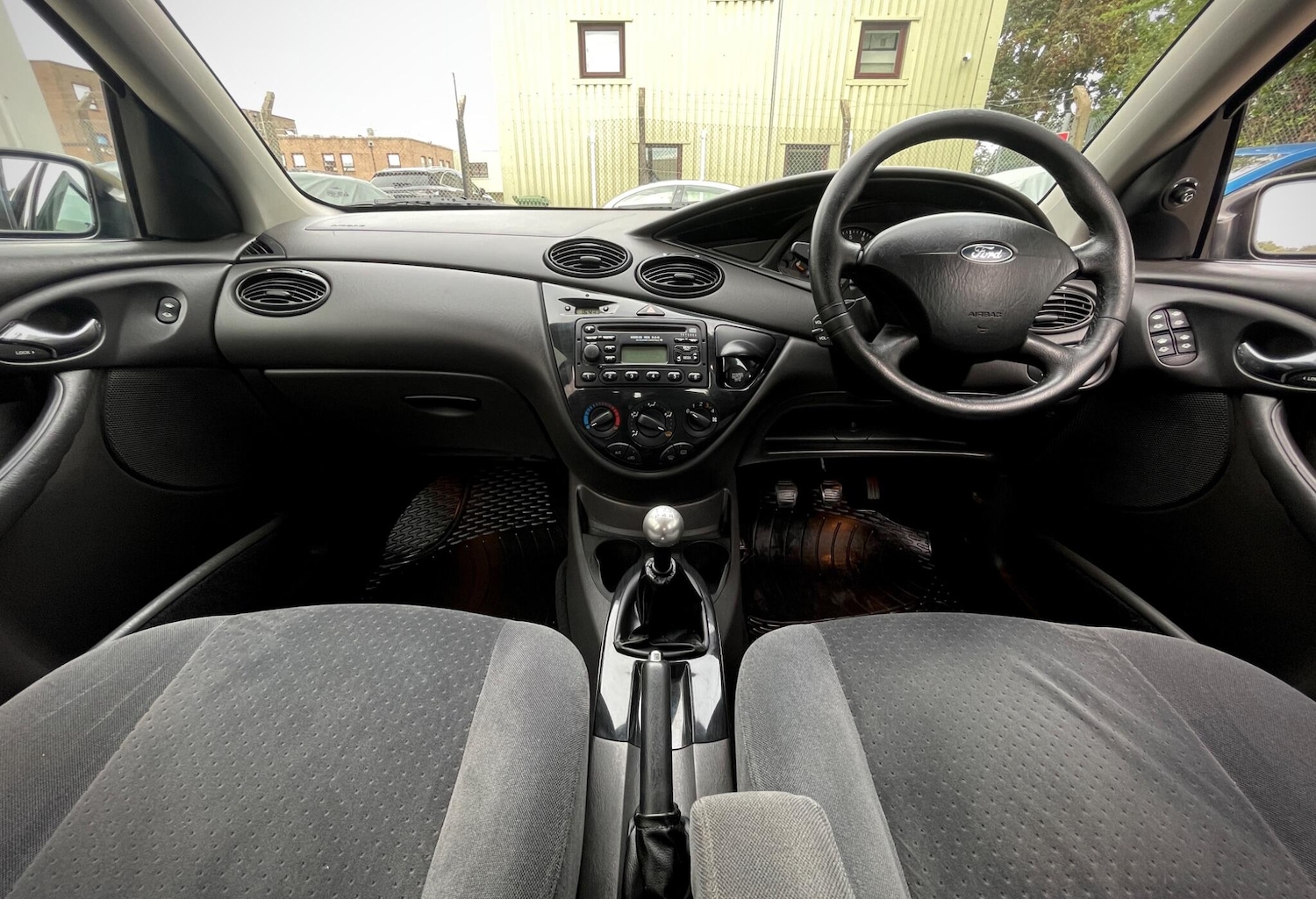 Used Ford Focus 2004 for sale - 76657331: Photo 3