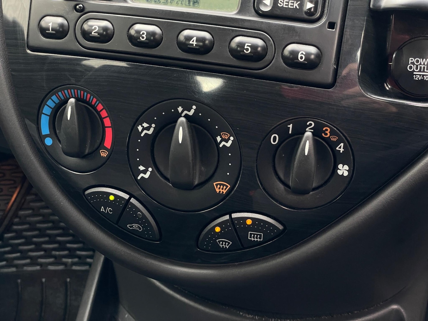 Used Ford Focus 2004 for sale - 76657331: Photo 6