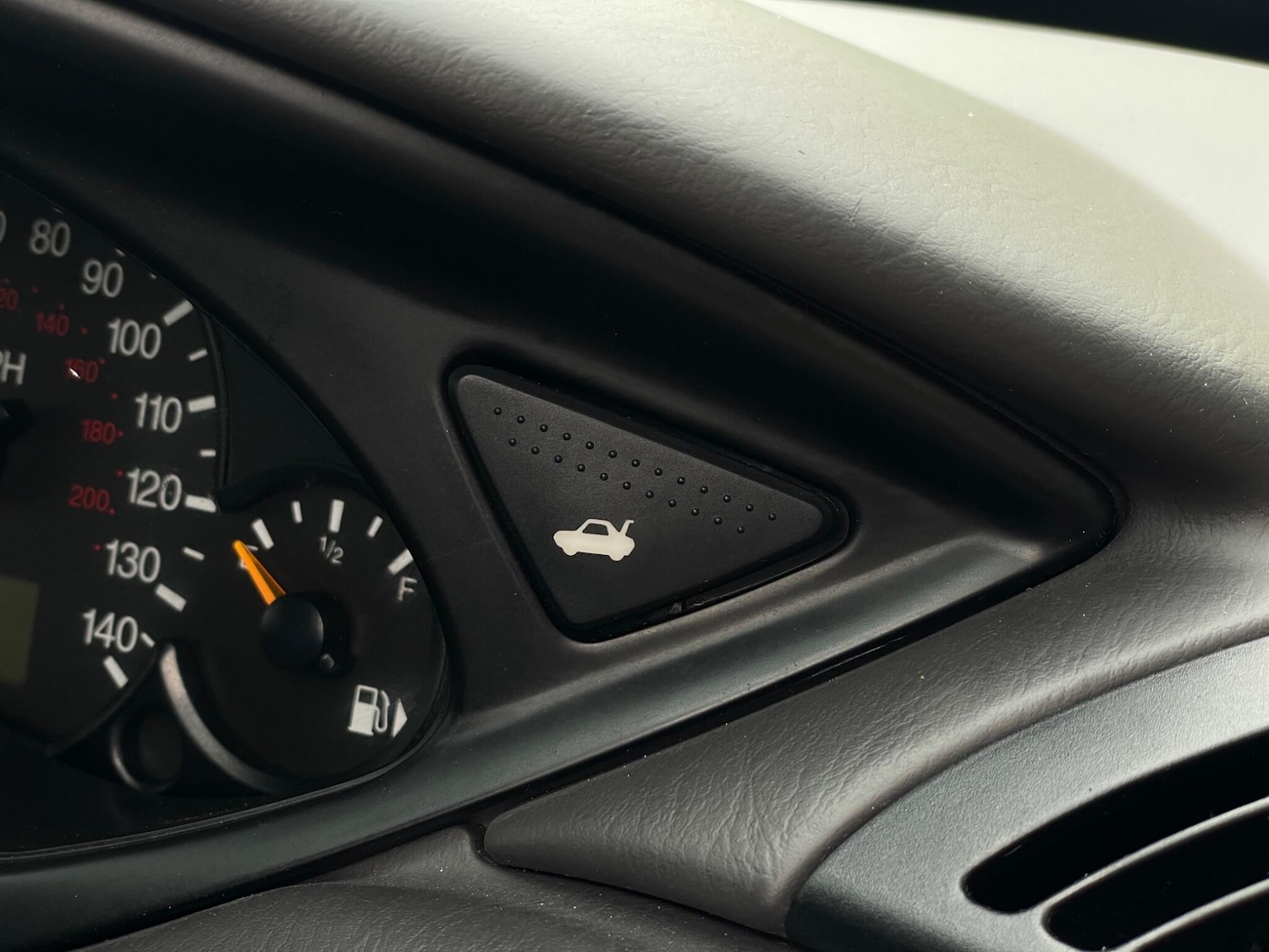 Used Ford Focus 2004 for sale - 76657331: Photo 74