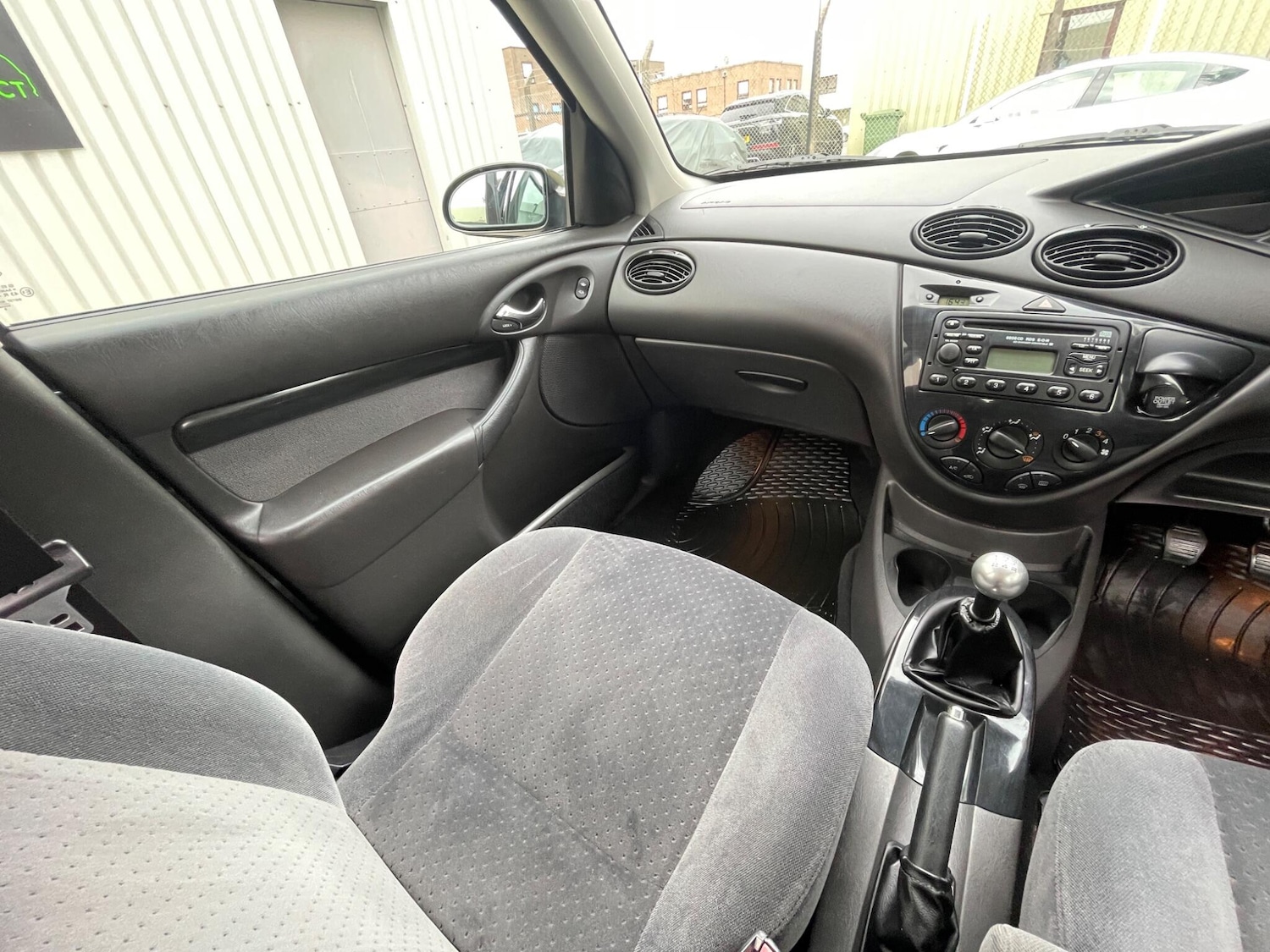 Used Ford Focus 2004 for sale - 76657331: Photo 84