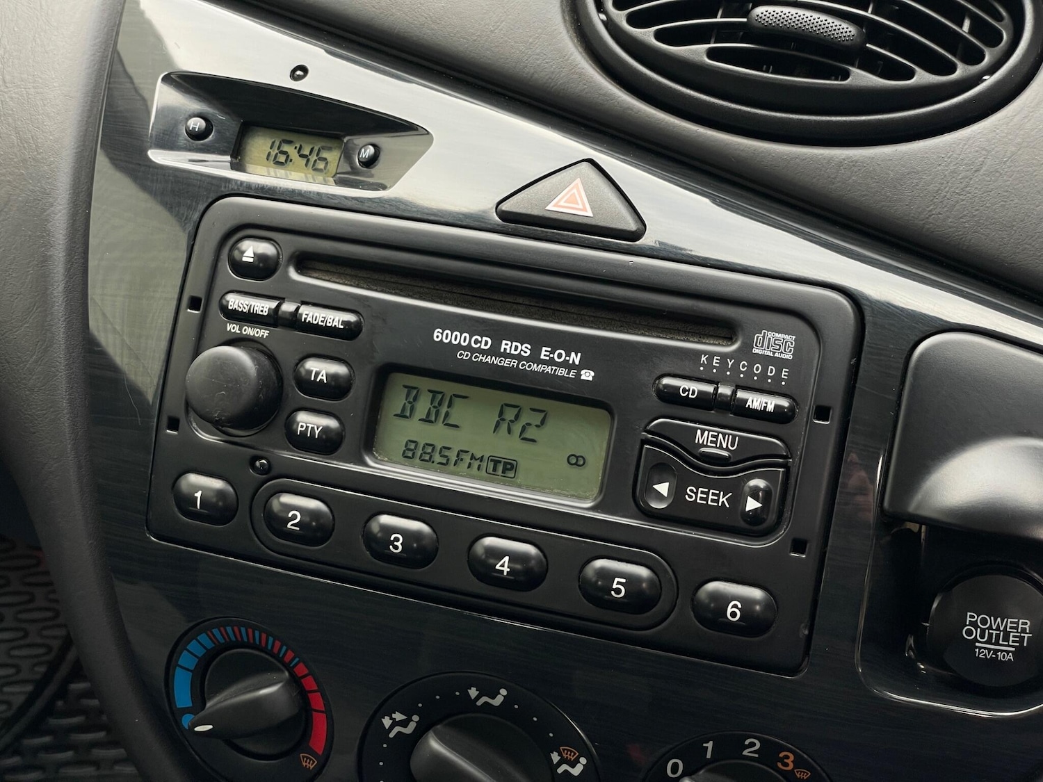 Used Ford Focus 2004 for sale - 76657331: Photo 9