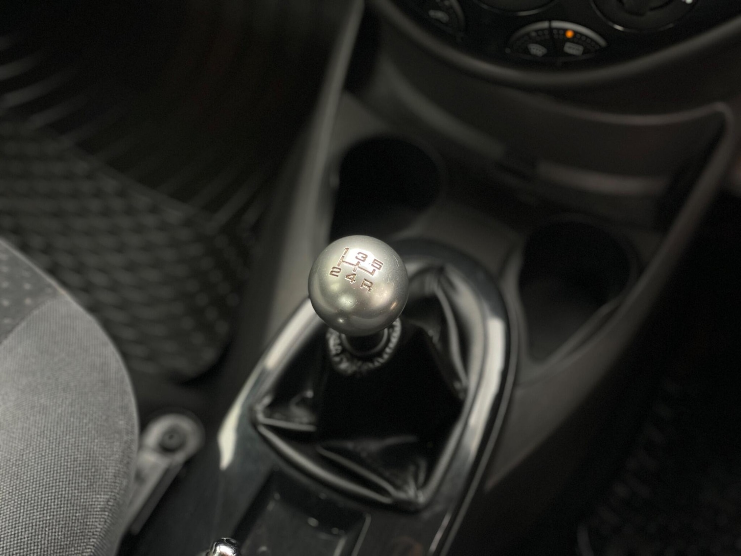 Used Ford Focus 2004 for sale - 76657331: Photo 98