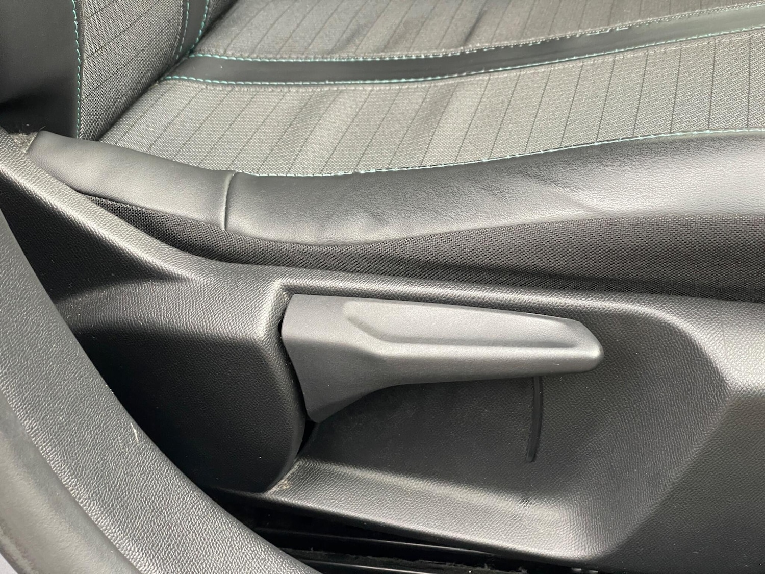 Used Peugeot E-208 2020 for sale - 77238520: Photo 45