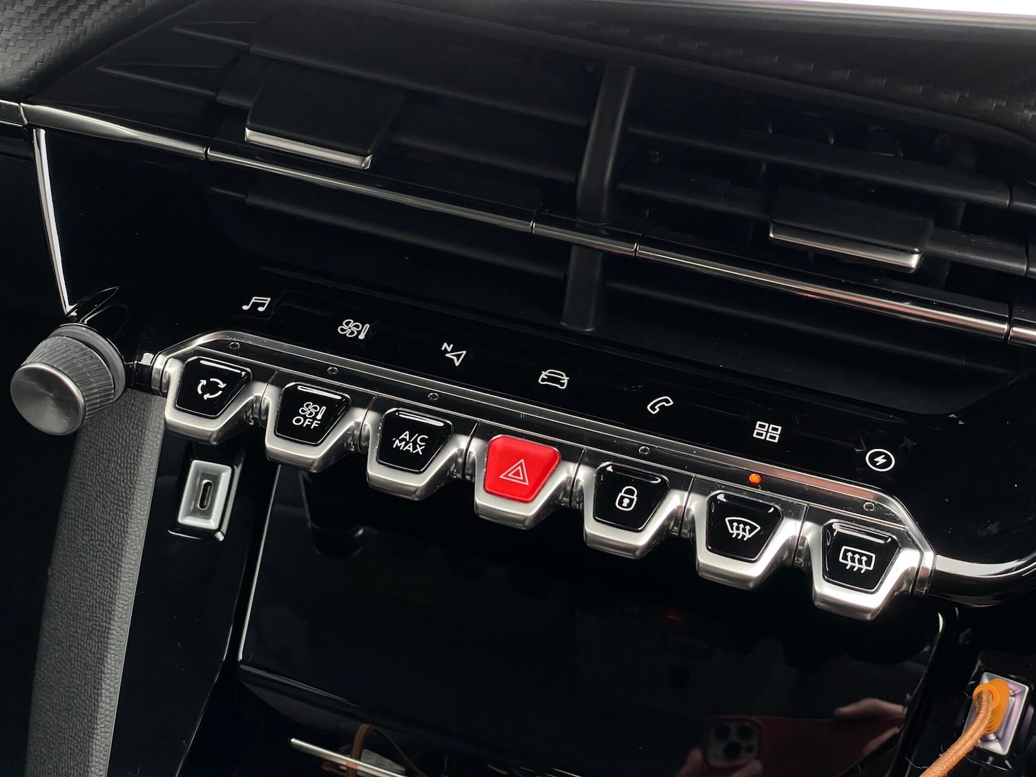 Used Peugeot E-208 2020 for sale - 77238520: Photo 95