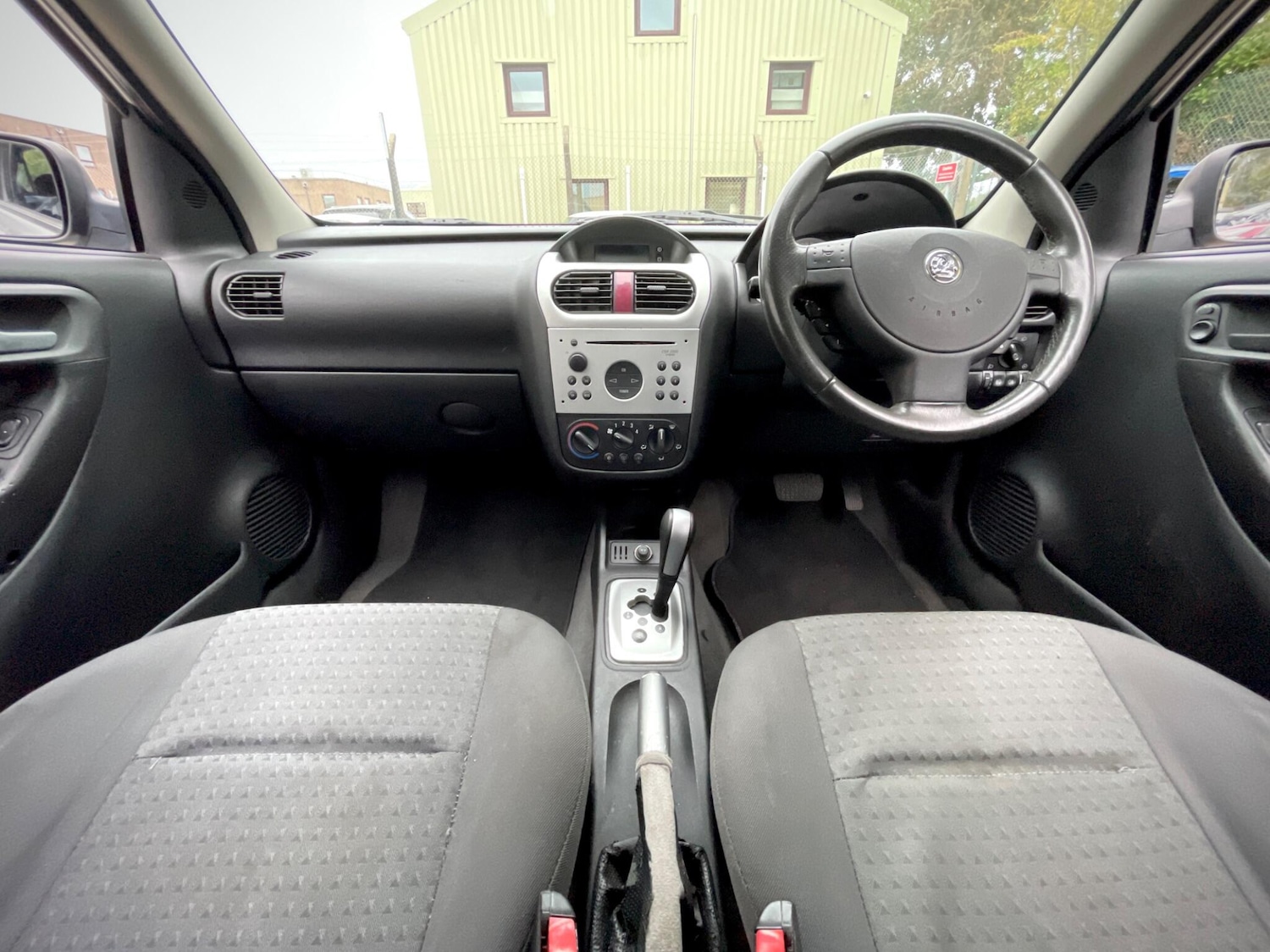 Used Vauxhall Corsa 2003 for sale - 76647640: Photo 2