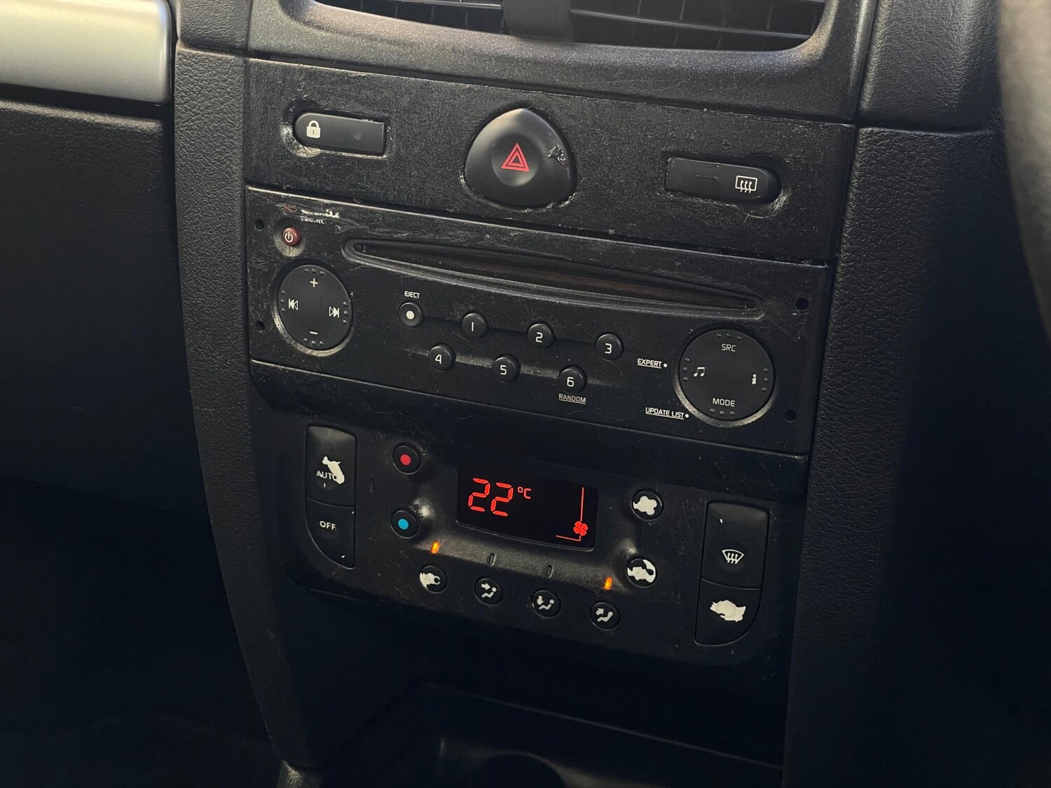 Used Renault Clio for sale - 77586793: Photo 19