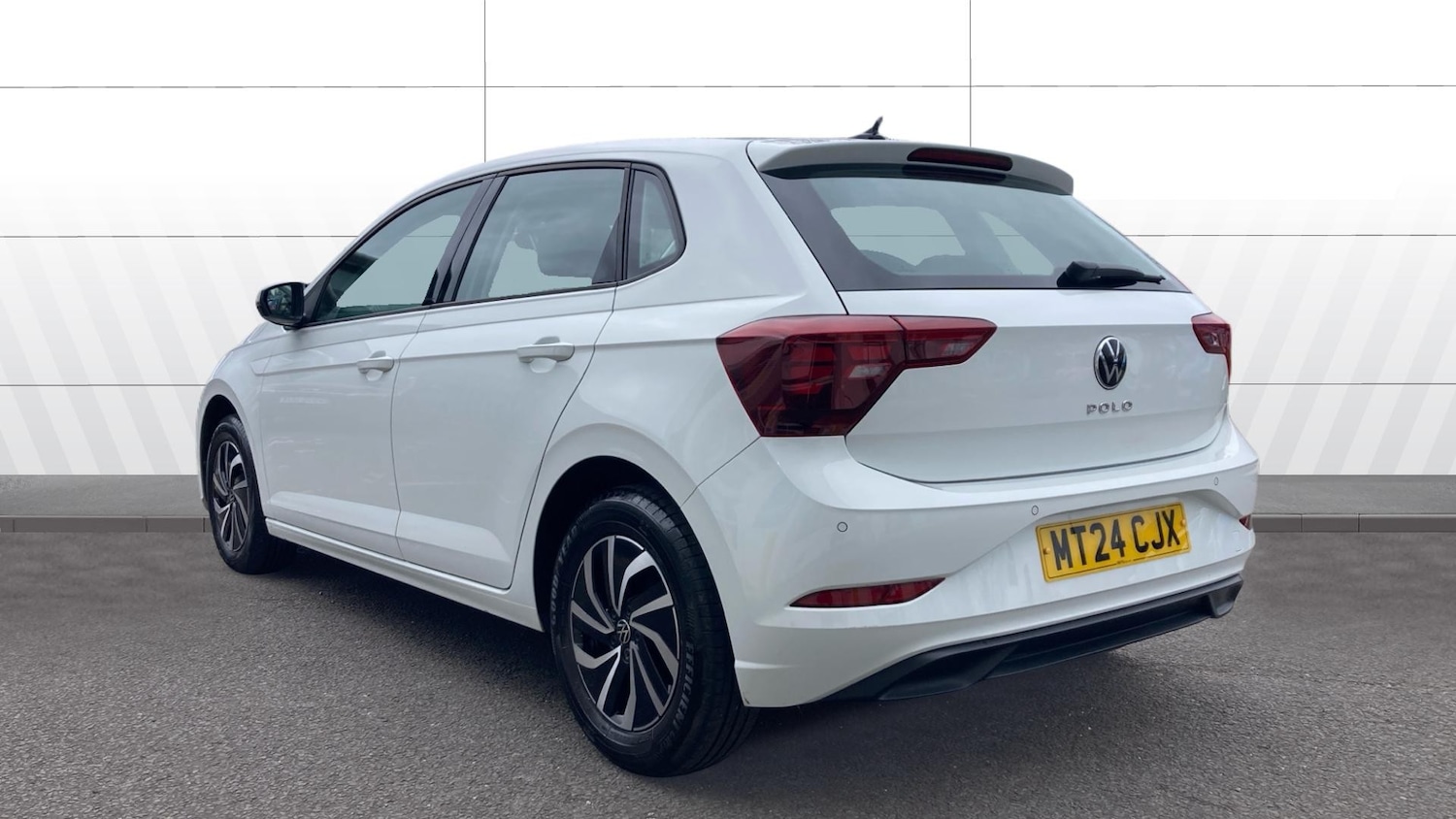 Used Volkswagen Polo 2024 for sale - 77830476: Photo 2