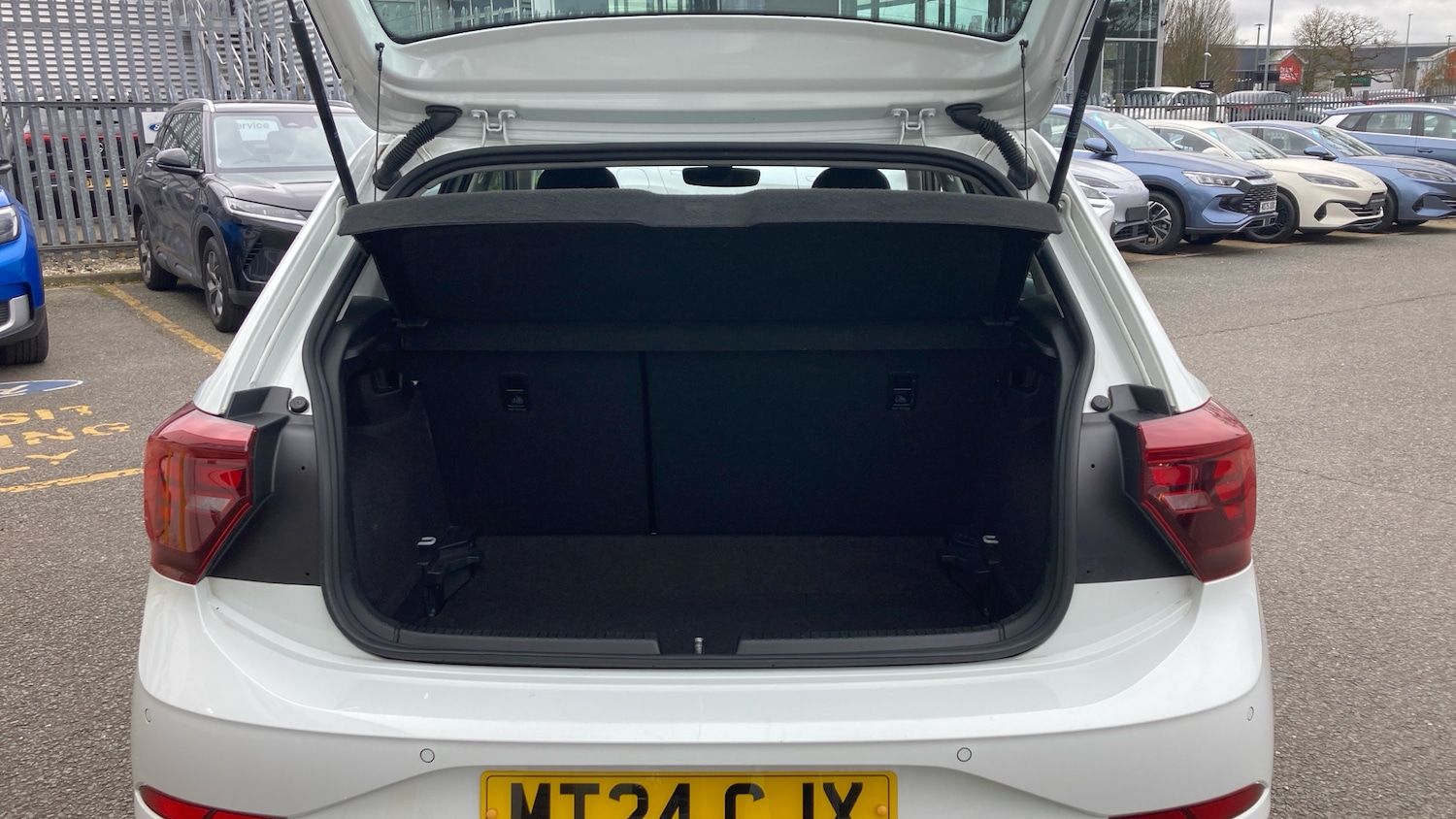 Used Volkswagen Polo 2024 for sale - 77830476: Photo 4