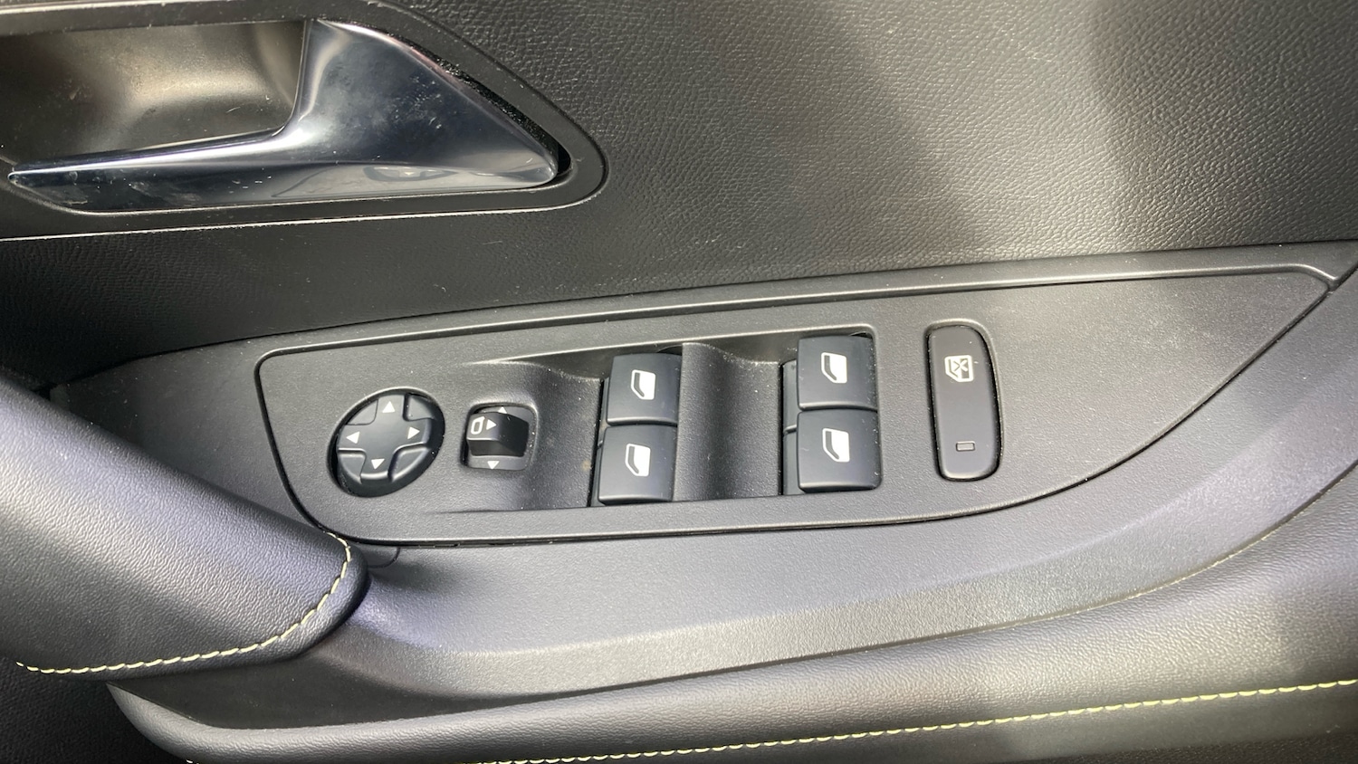 Used Peugeot 2008 2022 for sale - 77676191: Photo 21