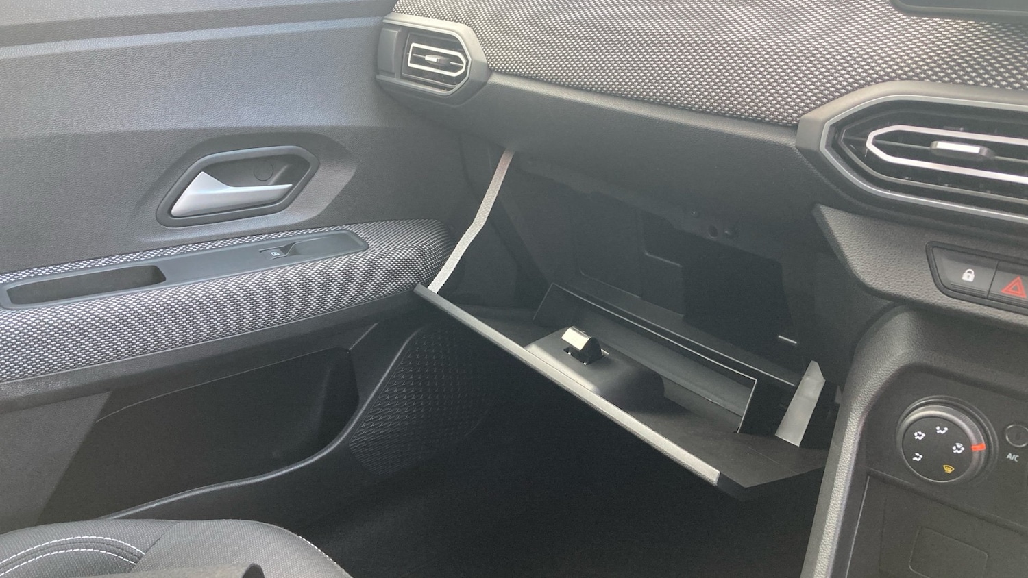 Used Dacia Sandero 2023 for sale - 76477184: Photo 31