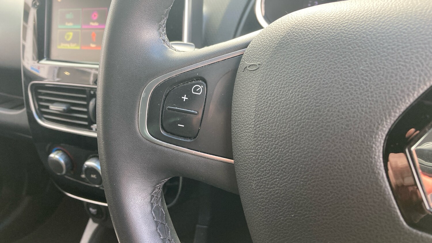 Used Renault Clio 2019 for sale - 77844593: Photo 24