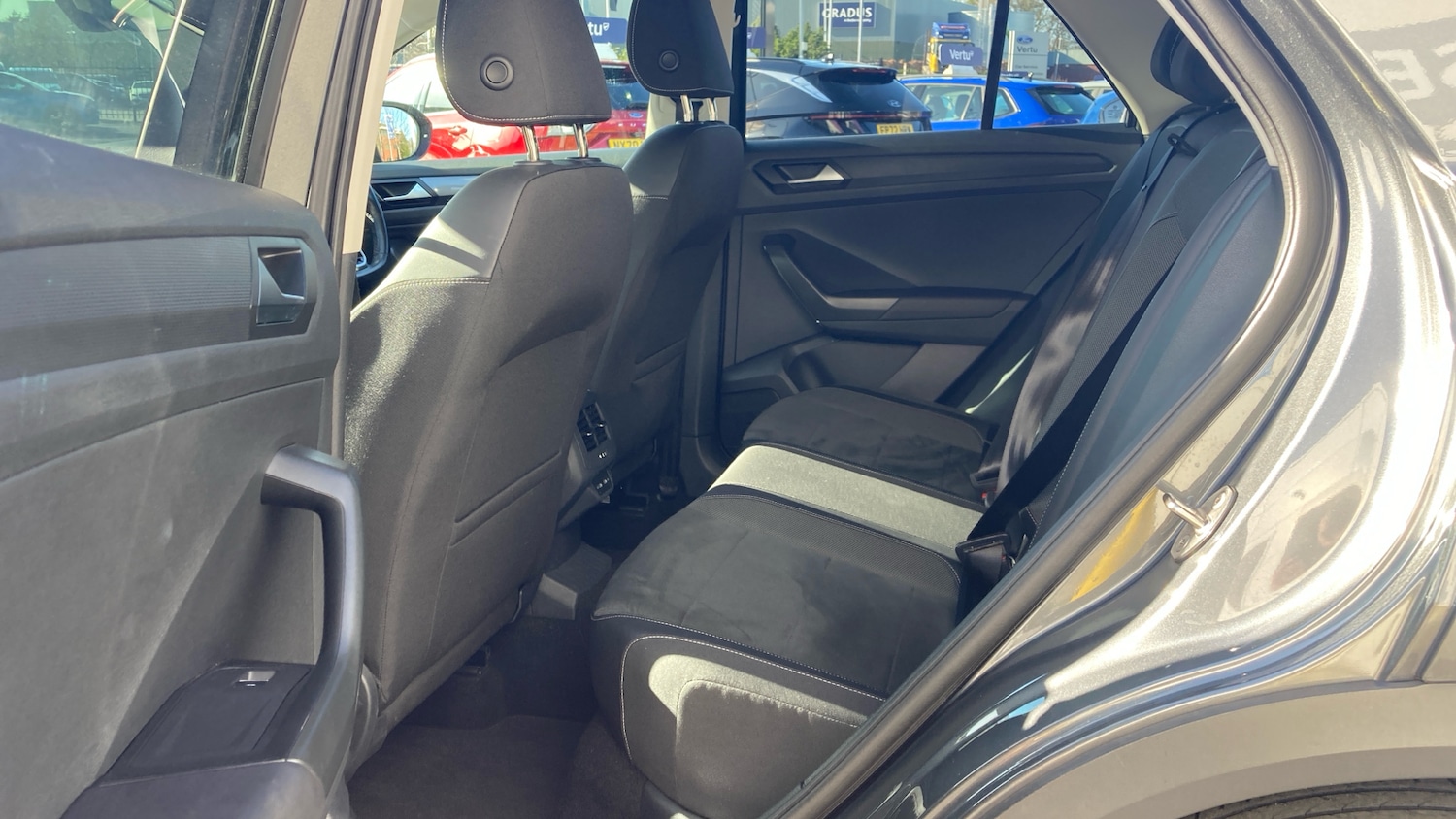 Used Volkswagen T-Roc 2023 for sale - 77743187: Photo 16