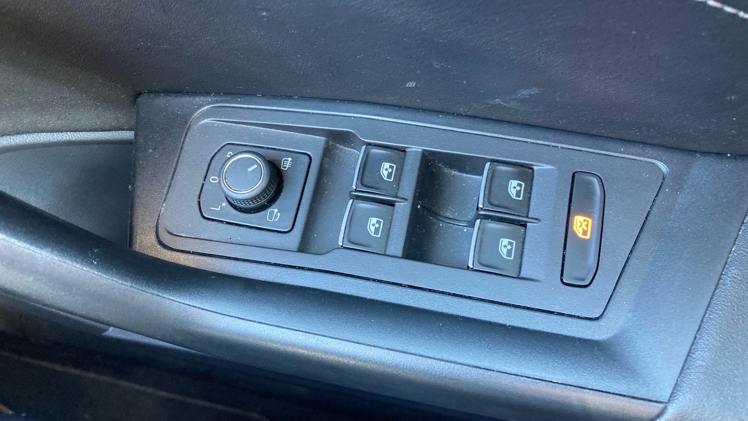 Used Volkswagen T-Roc 2023 for sale - 77743187: Photo 28