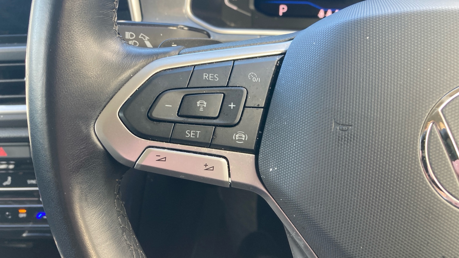 Used Volkswagen T-Roc 2023 for sale - 77743187: Photo 33