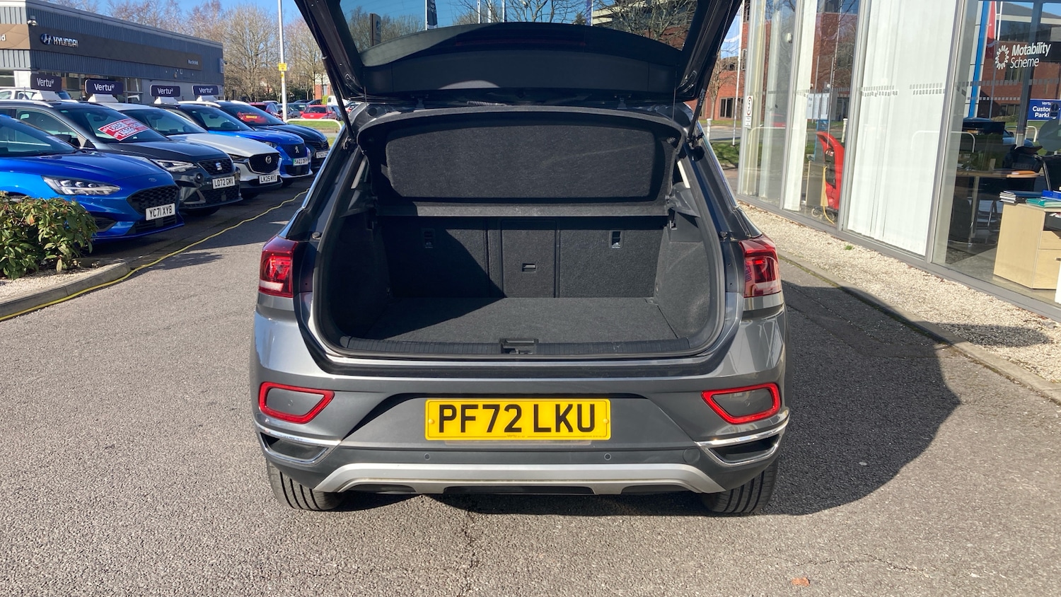 Used Volkswagen T-Roc 2023 for sale - 77743187: Photo 4