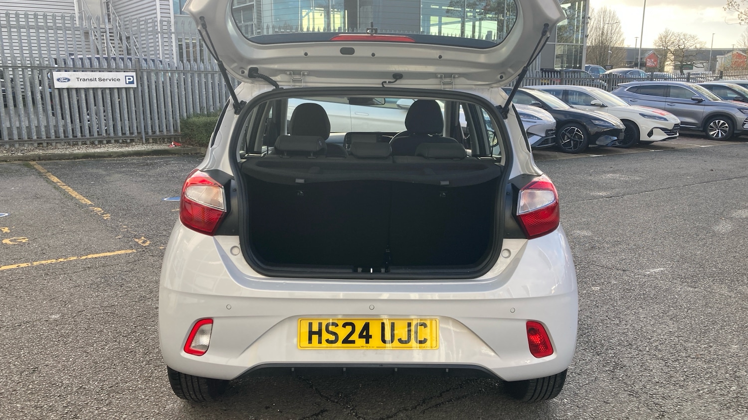 Used Hyundai i10 2024 for sale - 77023368: Photo 4