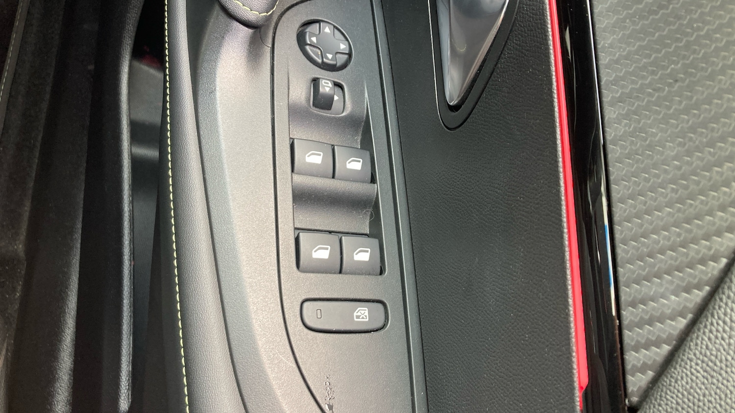 Used Peugeot 2008 2022 for sale - 77370510: Photo 39