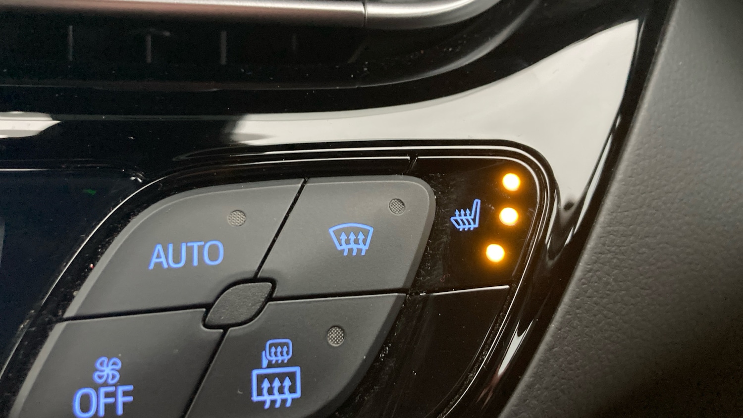 Used Toyota C-HR 2023 for sale - 76979313: Photo 23