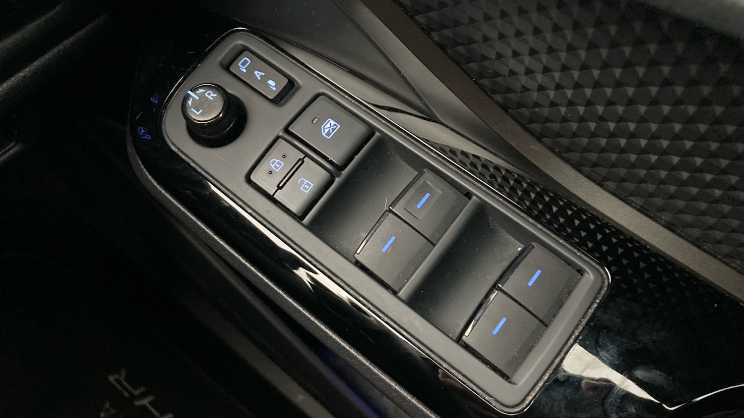 Used Toyota C-HR 2023 for sale - 76979313: Photo 28