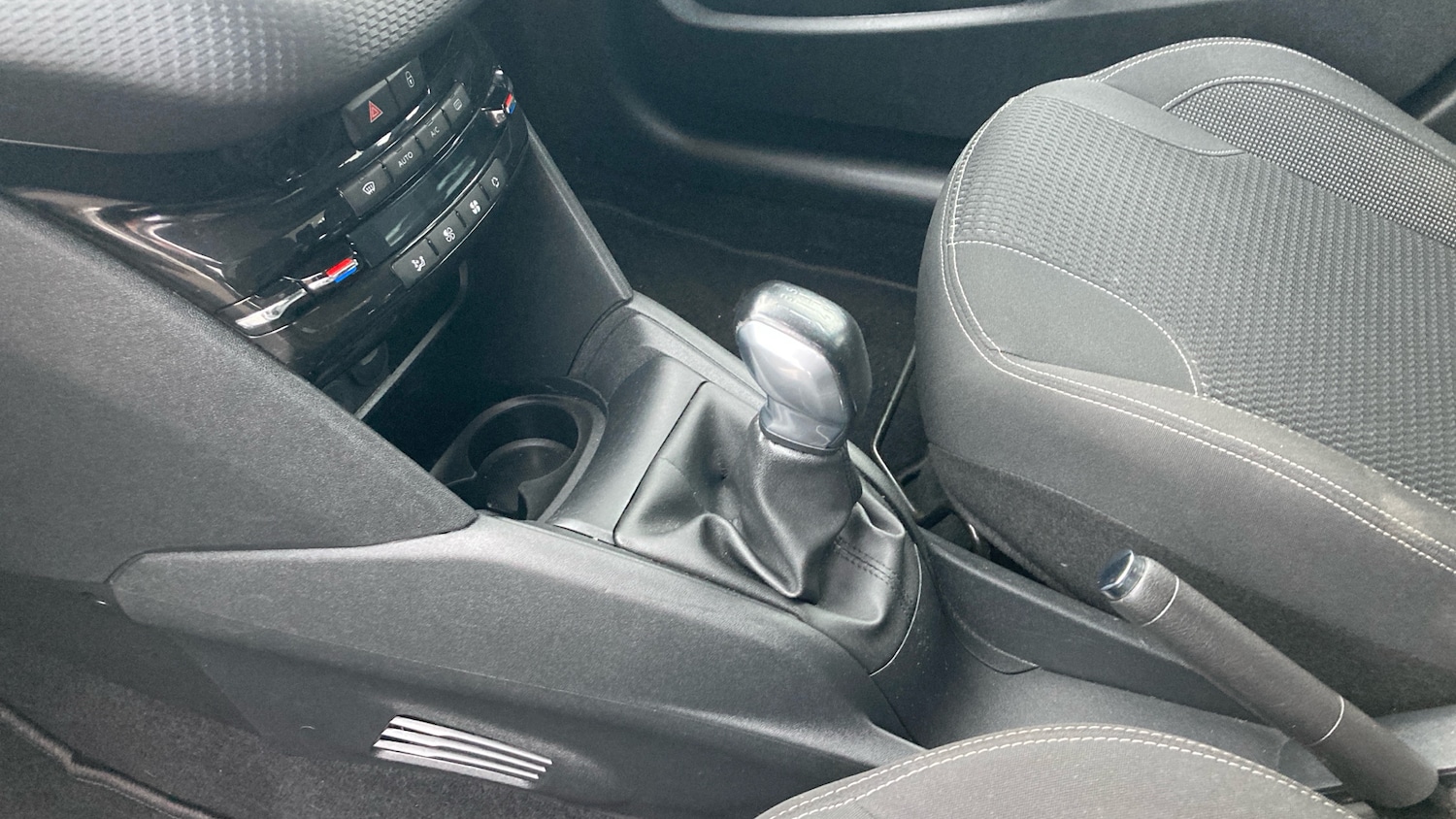 Used Peugeot 208 2019 for sale - 77128070: Photo 13