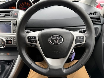 Used Toyota Verso 2012 for sale - 77680889: Photo