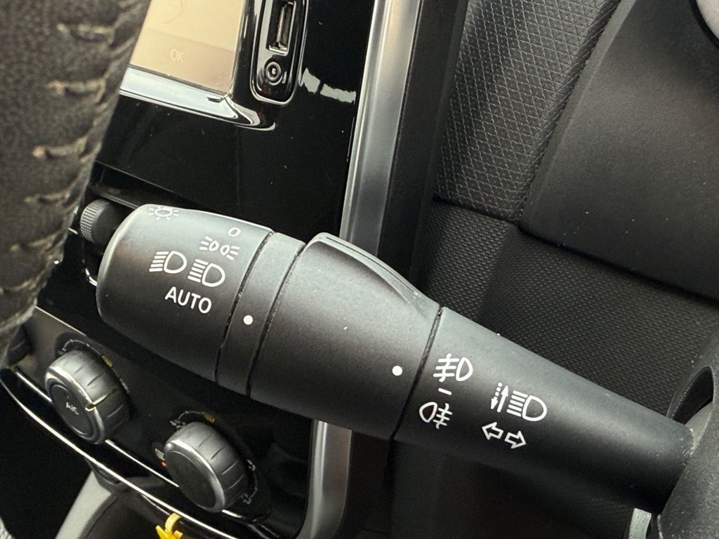 Used Renault Clio 2015 for sale - 76417685: Photo 14