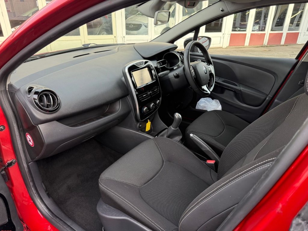 Used Renault Clio 2015 for sale - 76417685: Photo 32