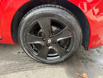 Used Renault Clio 2015 for sale - 76417685: Photo