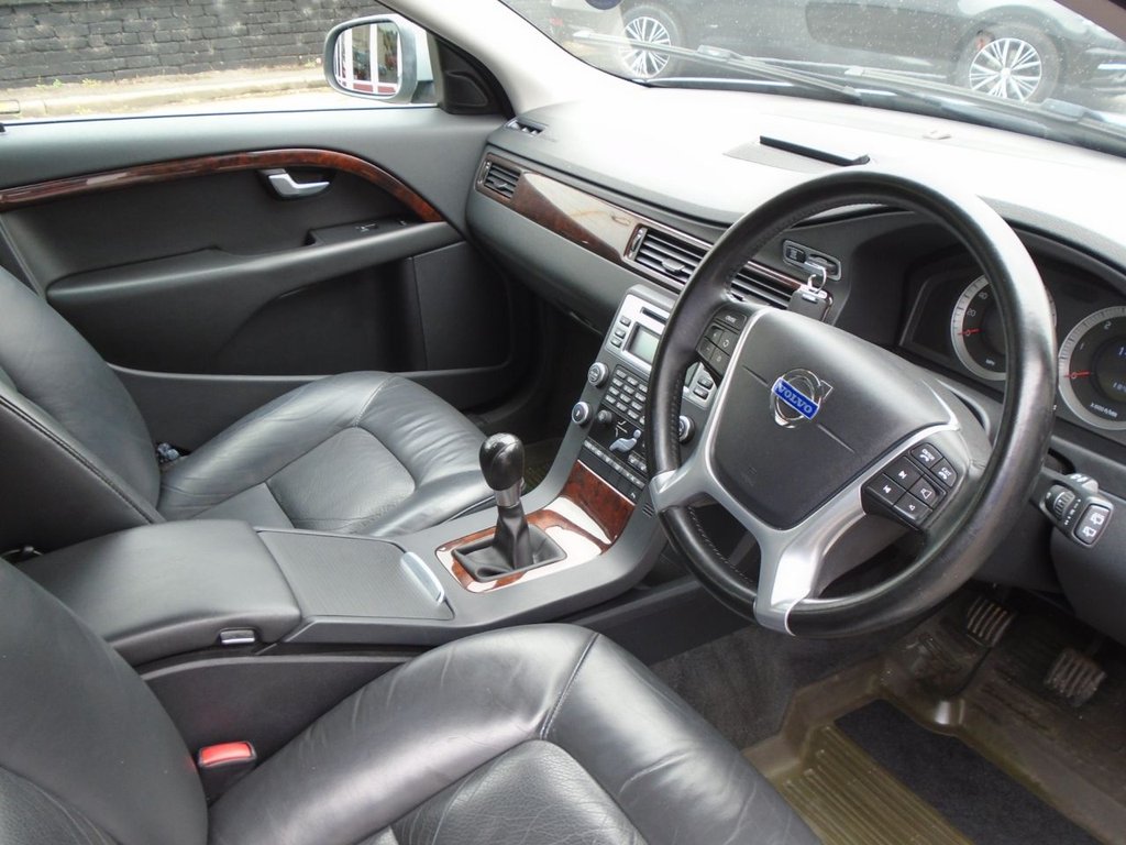 Used Volvo V70 2010 for sale - 77451711: Photo 2